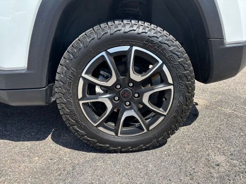 Used 2025 Jeep Compass Trailhawk AWD/4WD image 28