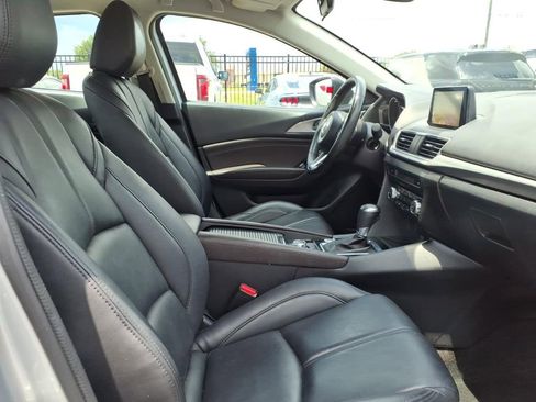 Used 2018 MAZDA MAZDA3 Touring FWD image 8