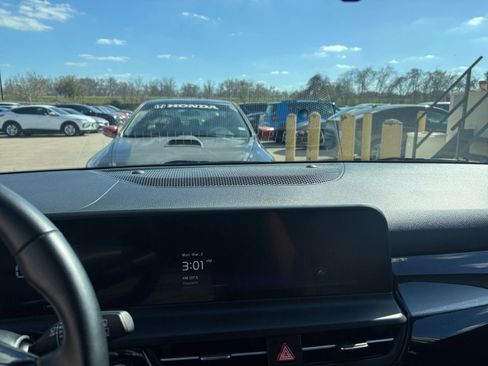 Used 2025 Kia Seltos S image 17