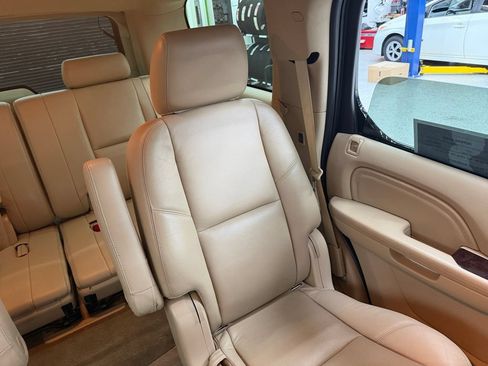 Used 2013 Cadillac Escalade Luxury AWD/4WD image 39