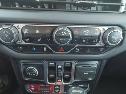 Used 2025 Jeep Wrangler Unlimited Rubicon 4xe w/ Safety Group AWD/4WD image 22