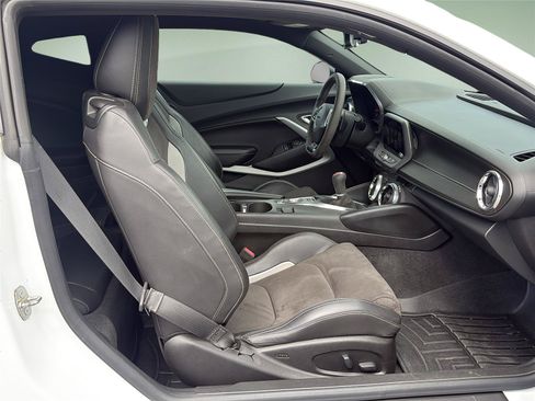 Used 2018 Chevrolet Camaro SS RWD image 18