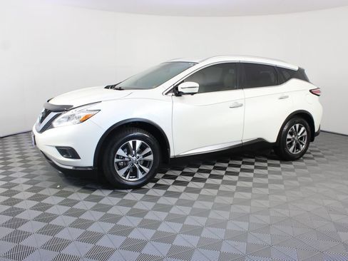 Used 2016 Nissan Murano SL w/ Cargo Package FWD image 2