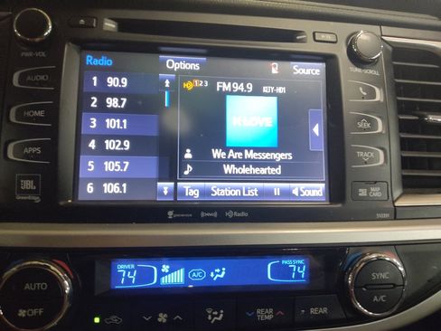 Used 2019 Toyota Highlander Limited FWD image 25