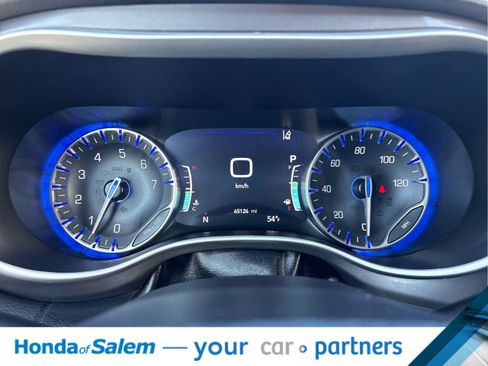 Used 2024 Chrysler Pacifica Touring-L FWD image 18
