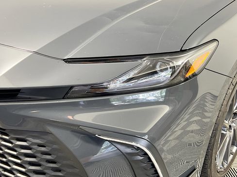 Used 2025 Toyota Camry SE w/ Convenience Package image 12