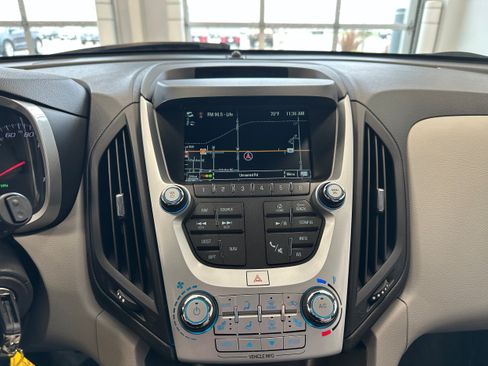 Used 2017 Chevrolet Equinox Premier w/ Enhanced Convenience Package AWD/4WD image 17