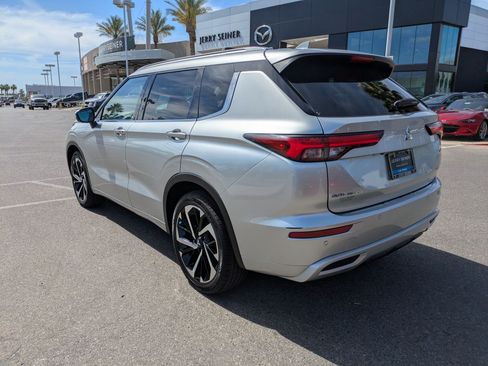 Used 2023 Mitsubishi Outlander SEL FWD image 3