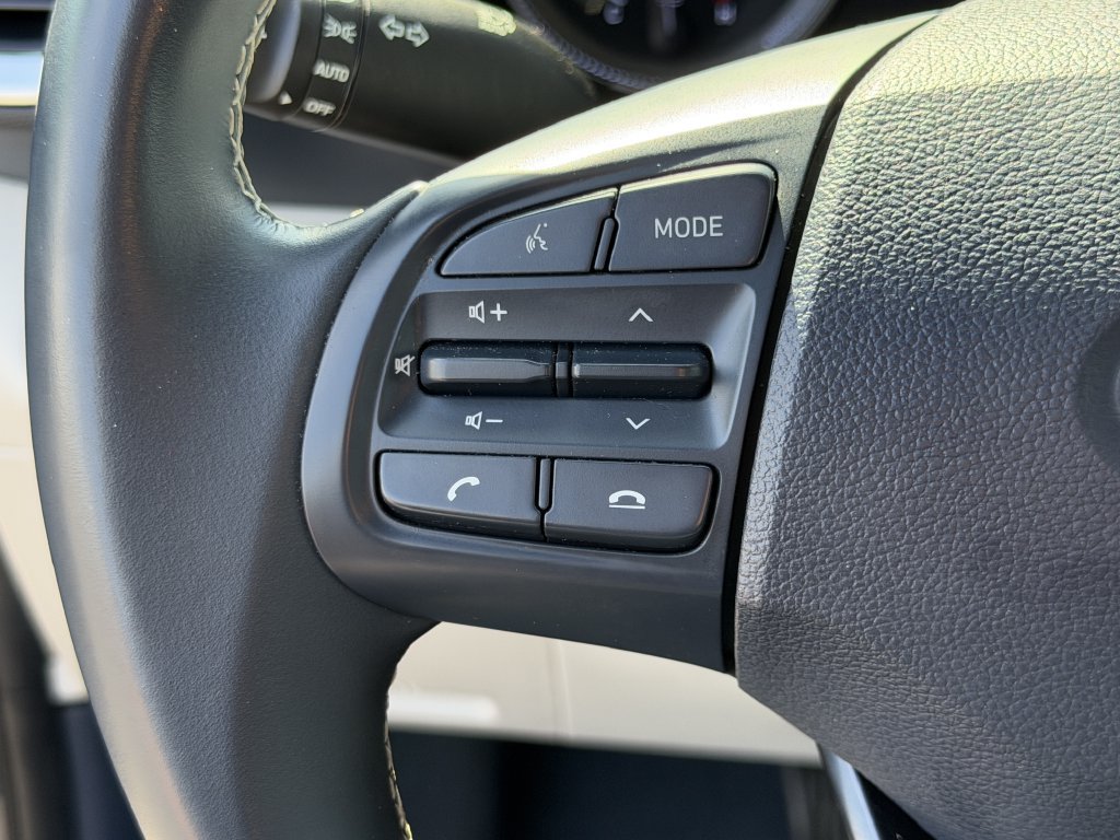 Used 2022 Hyundai Venue Limited FWD image 24