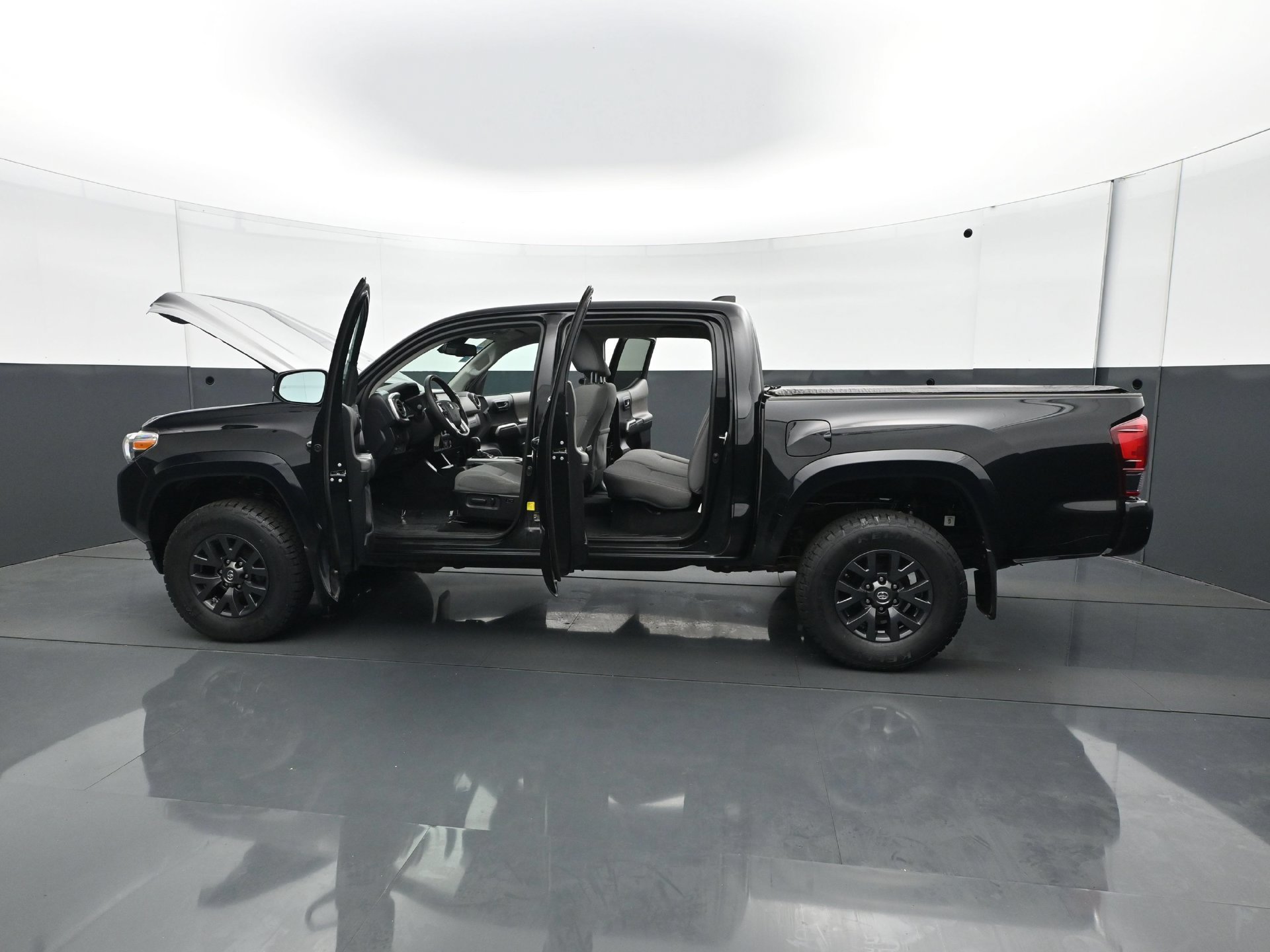 Used 2020 Toyota Tacoma SR5 w/ Technology Package AWD/4WD image 28