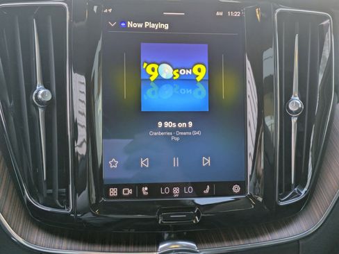 Used 2023 Volvo XC60 B5 Plus image 21