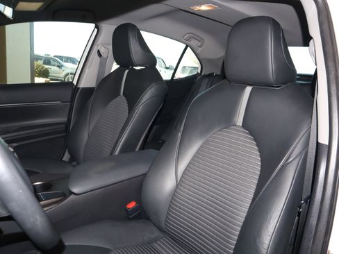 Used 2024 Toyota Camry SE image 32