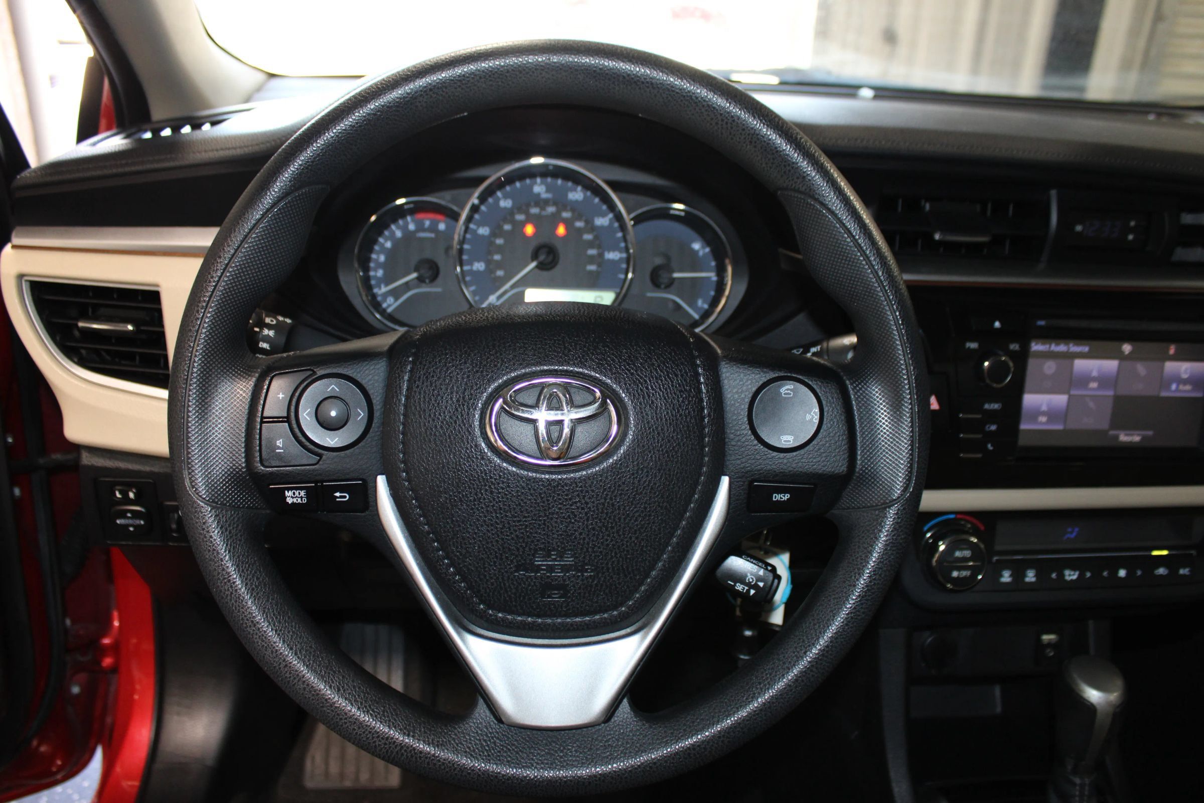 Used 2016 Toyota Corolla LE FWD image 10