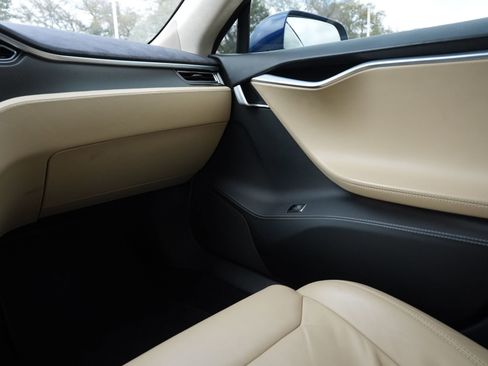 Used 2017 Tesla Model S 60D image 8