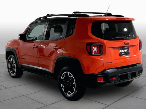 Used 2016 Jeep Renegade Trailhawk w/ Premium Trailhawk Package AWD/4WD image 10