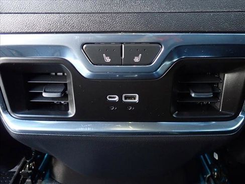Used 2023 Chevrolet Silverado 1500 High Country w/ Technology Package AWD/4WD image 8
