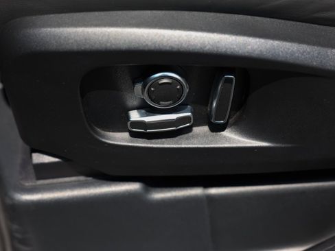 Used 2024 Land Rover Defender 130 V8 image 32