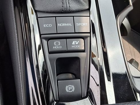 Used 2025 Toyota Camry XLE w/ Premium Plus Package FWD image 26