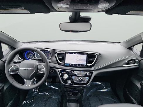 New 2026 Chrysler Pacifica Select image 9
