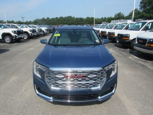 Used 2024 GMC Terrain Denali w/ Denali Premium Package AWD/4WD image 5