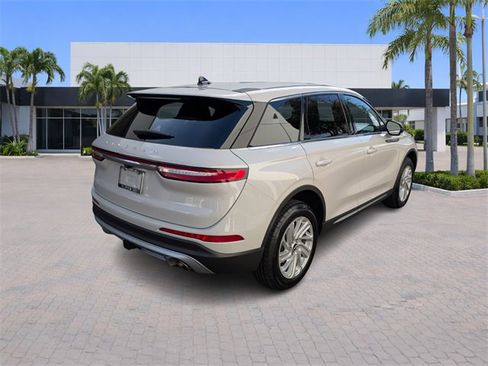 Used 2023 Lincoln Corsair FWD w/ Towing Package image 7