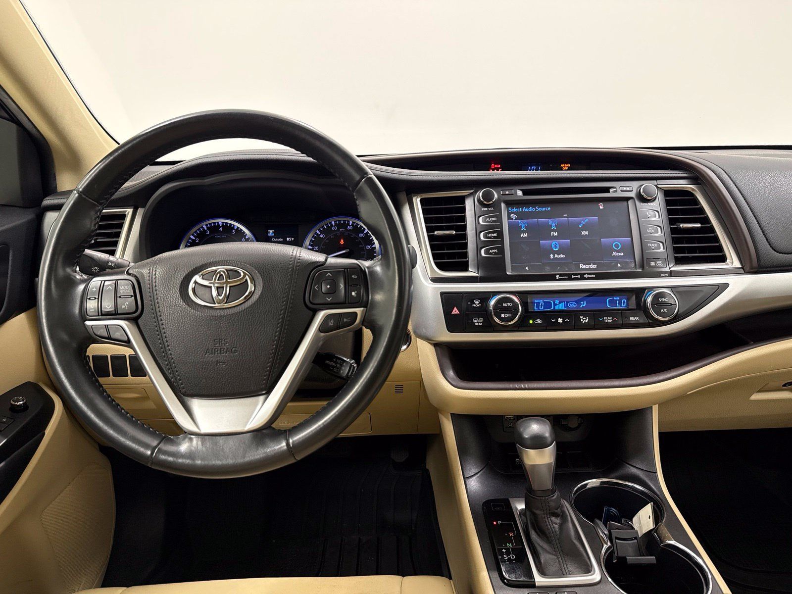 Used 2019 Toyota Highlander XLE FWD image 22