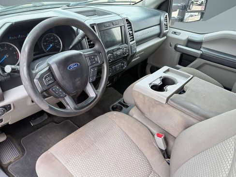 Used 2017 Ford F250 XLT w/ XLT Premium Package AWD/4WD image 4