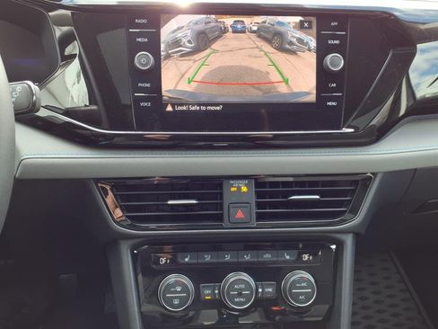 New 2024 Volkswagen Taos SE image 9