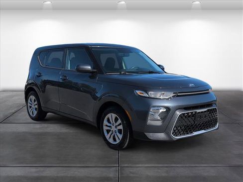 Used 2020 Kia Soul LX image 2