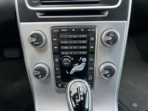 Used 2017 Volvo V60 T5 Cross Country w/ Convenience Package image 25