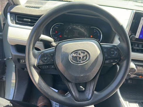 Used 2023 Toyota RAV4 XLE AWD/4WD image 11