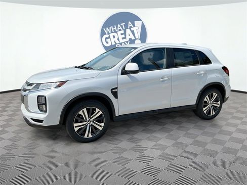 Used 2025 Mitsubishi Outlander Sport ES image 3