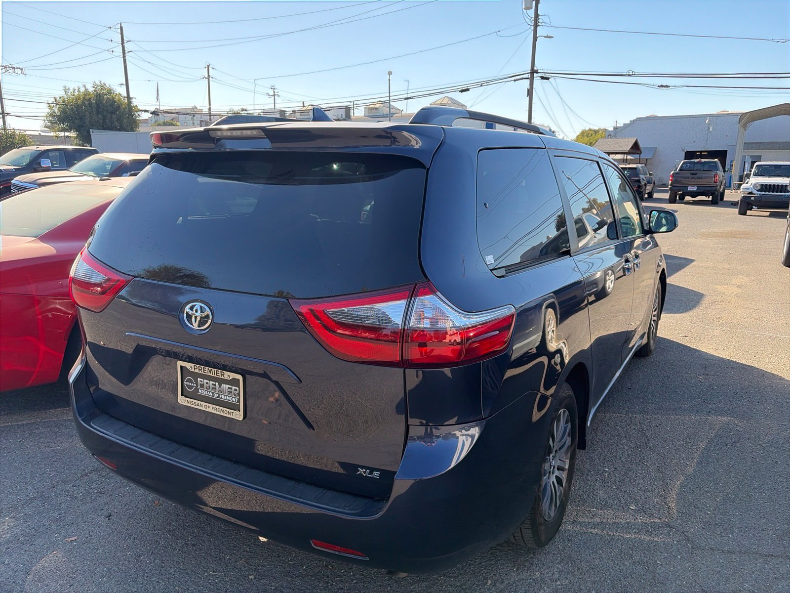 Used 2020 Toyota Sienna XLE FWD image 3