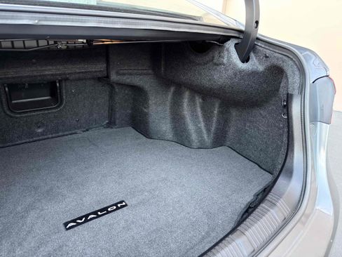 Used 2014 Toyota Avalon Limited image 72