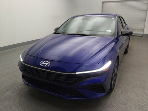Used 2025 Hyundai Elantra Sport FWD image 15