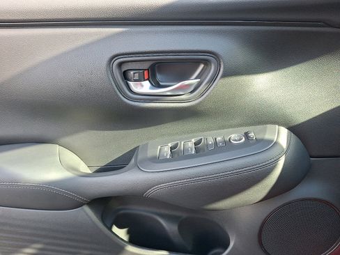 Used 2025 Honda HR-V EX-L image 10