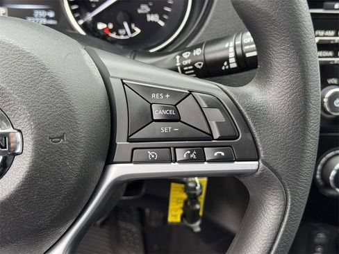 Used 2017 Nissan Rogue S image 11