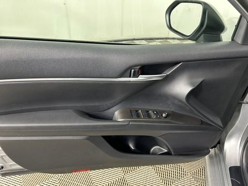 Used 2024 Toyota Camry SE FWD image 10