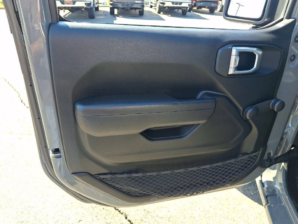 Used 2022 Jeep Wrangler Unlimited Sport AWD/4WD image 12