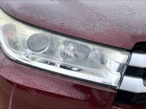Used 2018 Toyota Highlander LE FWD image 26