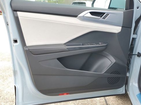 New 2026 Volkswagen Taos SE FWD image 17