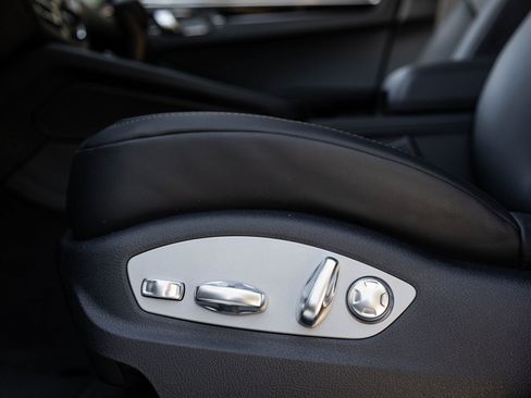 New 2026 Porsche Macan image 22