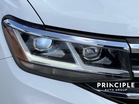 Used 2023 Volkswagen Atlas Cross Sport SE w/ Panoramic Sunroof Package FWD image 9