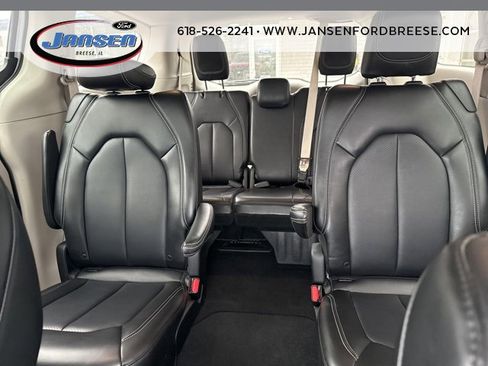 Used 2024 Chrysler Pacifica Touring-L image 12