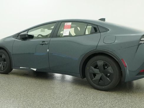New 2026 Toyota Prius Plug-In Hybrid FWD image 40