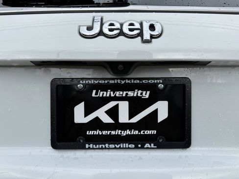 Used 2024 Jeep Compass Latitude image 30