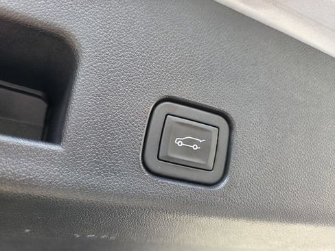 Used 2025 Chevrolet Traverse LT AWD/4WD image 18
