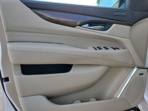 Used 2019 Cadillac Escalade Luxury image 22