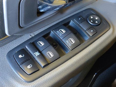 Used 2020 RAM 1500 Classic SLT RWD image 27