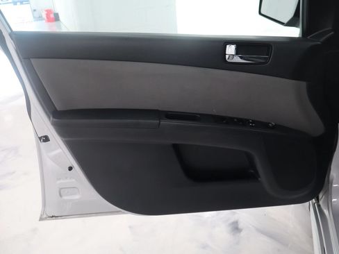 Used 2012 Nissan Sentra 2.0 SR w/ Special Edition Pkg FWD image 10
